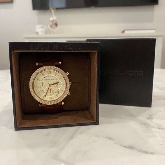 Michael Kors watch - worn 3 times! - Picture 3 of 9